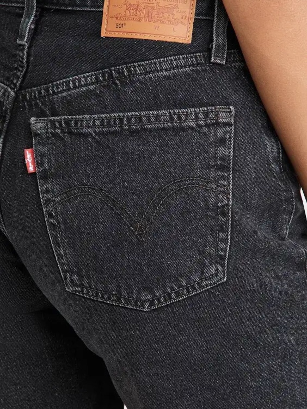 Levi's Women's 501 Mid Thigh Shorts - Picture 4 of 6